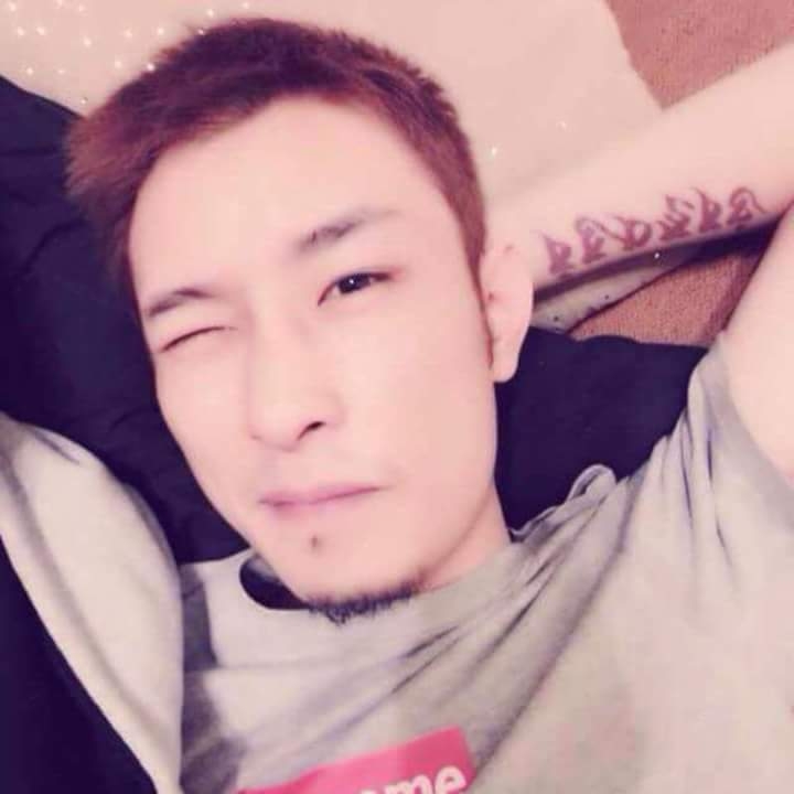 难得拥抱的第一张照片--宿迁相亲服务中心