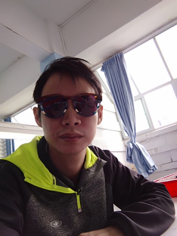 五华移民男的第一张照片--宿迁相亲服务中心