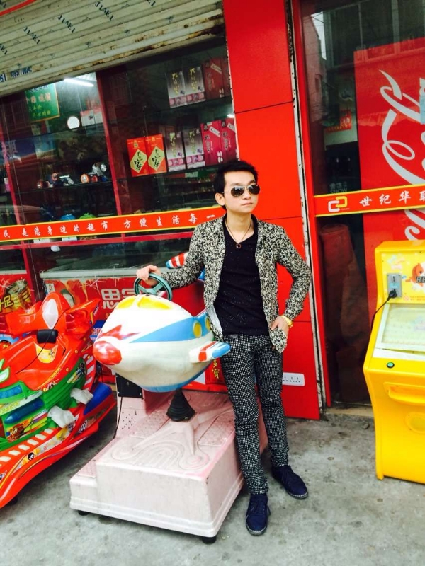 阳光帅气男嘉宾的第一张照片--宿迁相亲服务中心