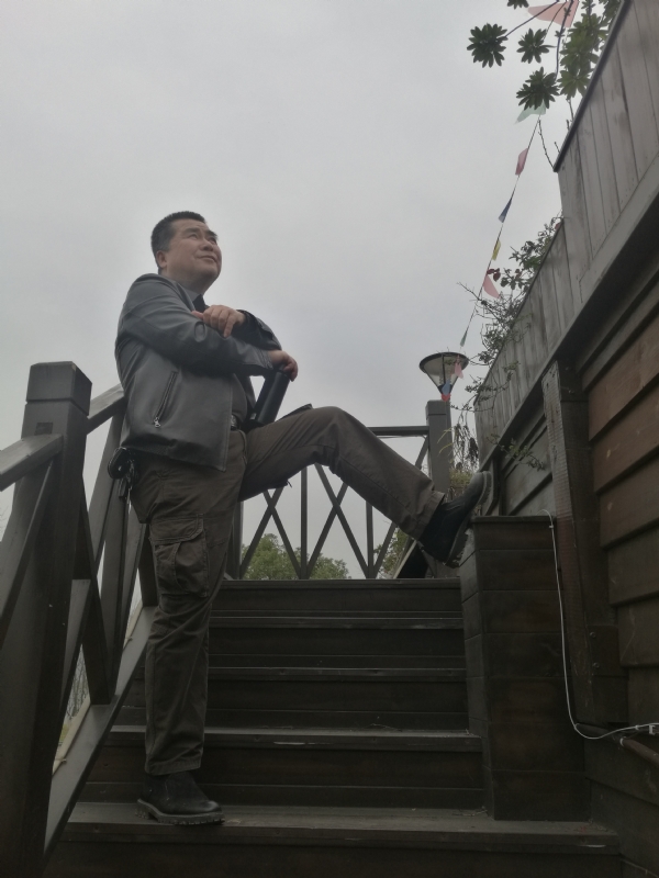 孤单背影的第一张照片--宿迁相亲服务中心