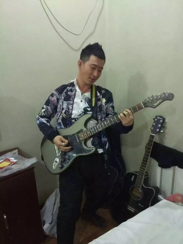 小吉他的第一张照片--宿迁相亲服务中心