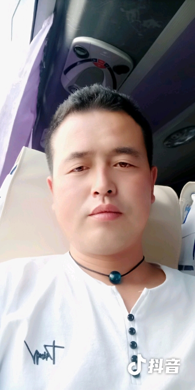 瞬间被爱上的第一张照片--宿迁相亲服务中心