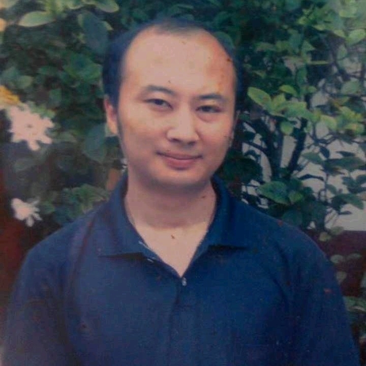 石峰里的生命的第一张照片--宿迁相亲服务中心