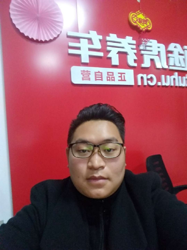 向上倾斜45度的第一张照片--宿迁相亲服务中心