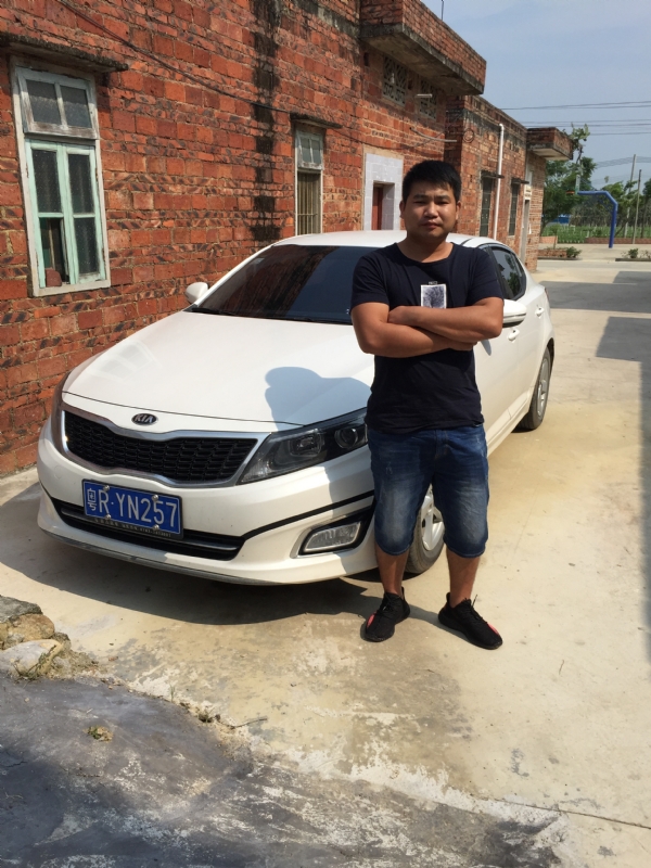 独坐街头的第三张照片--宿迁相亲服务中心