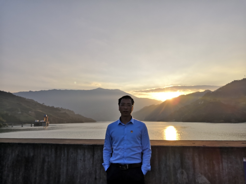 庸人自扰的第一张照片--宿迁相亲服务中心