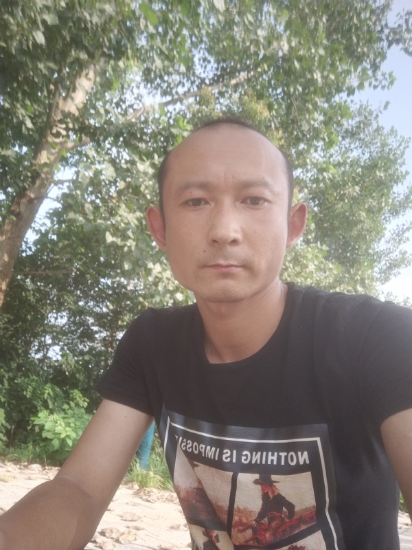 80大叔的第一张照片--宿迁相亲服务中心