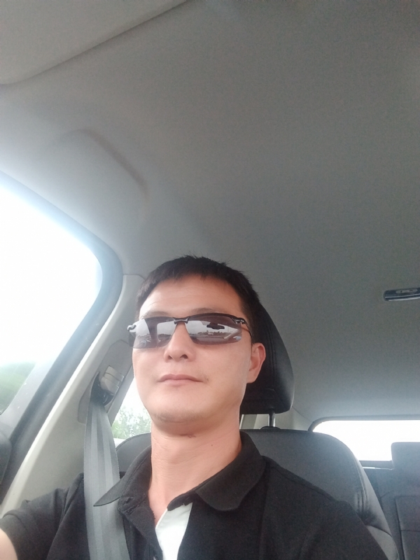 孤独的男人的第一张照片--宿迁相亲服务中心