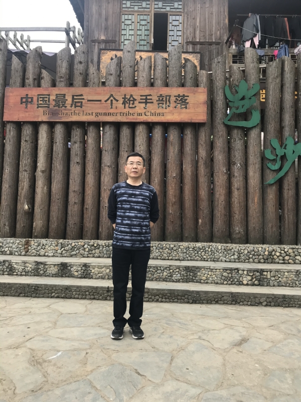 屯里的富豪的第一张照片--宿迁相亲服务中心