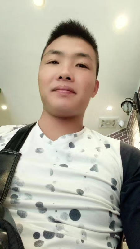 吃生蚝的小乖乖的第一张照片--宿迁相亲服务中心