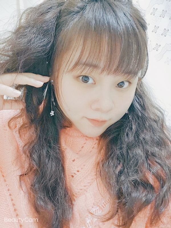 艾薇儿的第一张照片--宿迁相亲服务中心