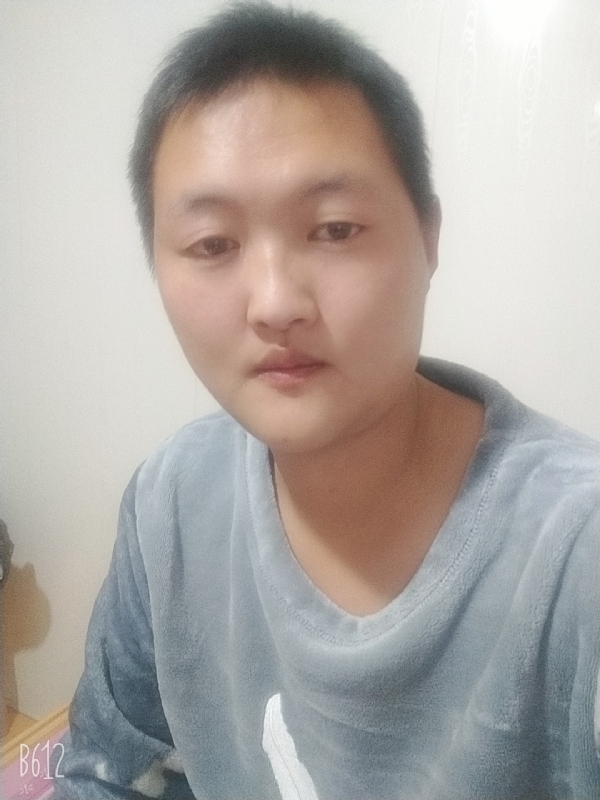 烟圈里透着伤的第一张照片--宿迁相亲服务中心