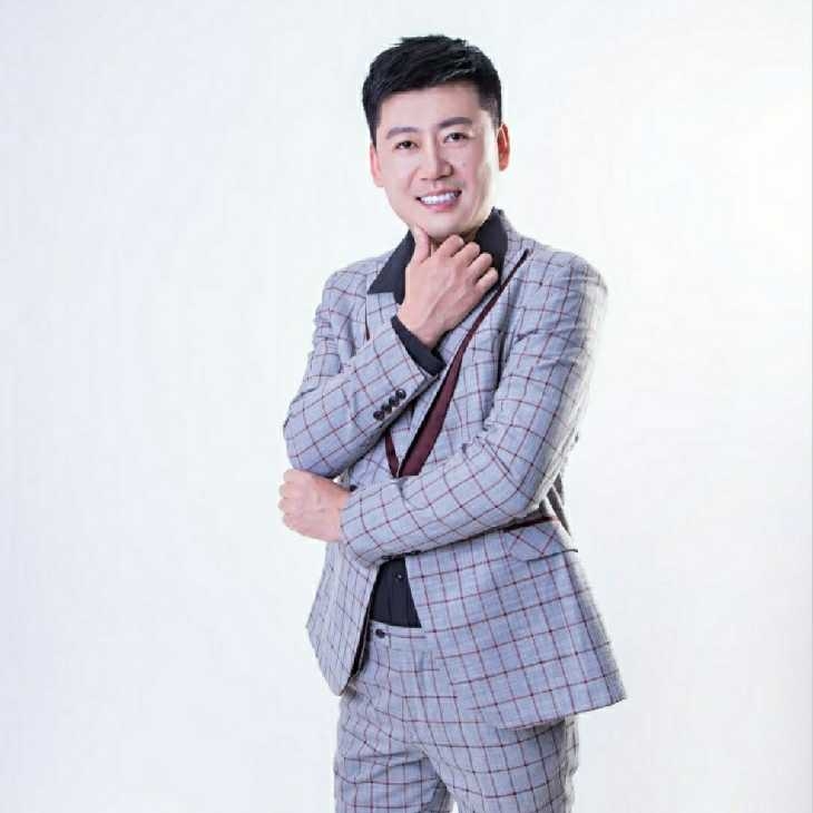 屋顶拾荒人的第一张照片--宿迁相亲服务中心