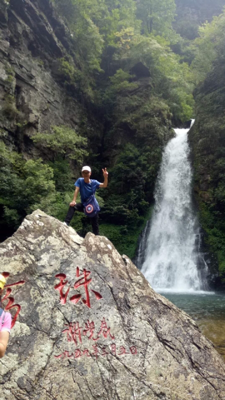 海岸岩崖的第一张照片--宿迁相亲服务中心