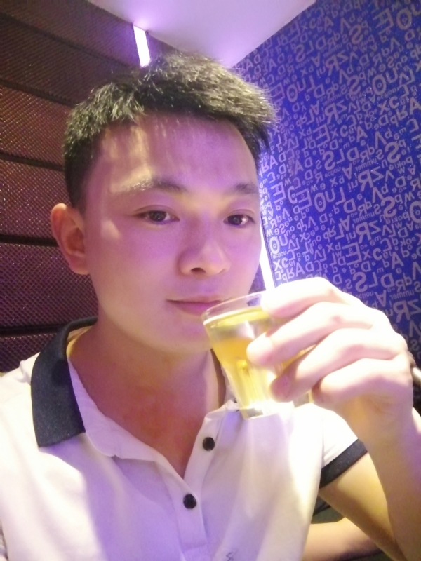 幸福的拥抱的第一张照片--宿迁相亲服务中心