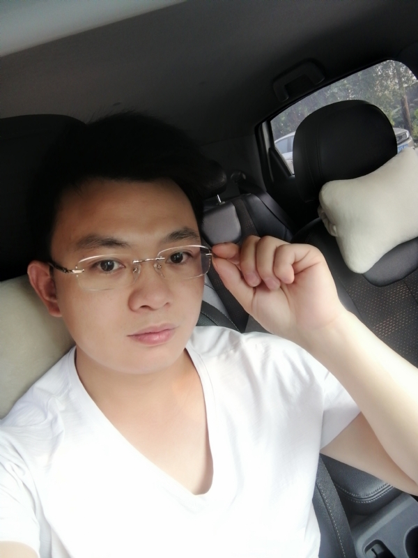 幸福的拥抱的第二张照片--宿迁相亲服务中心