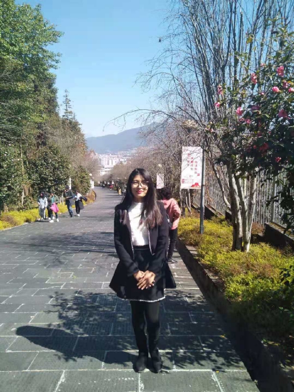 窗台上的桔梗的第一张照片--宿迁相亲服务中心