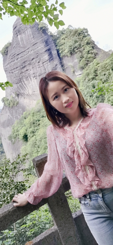 花开半夏的第二张照片--宿迁相亲服务中心