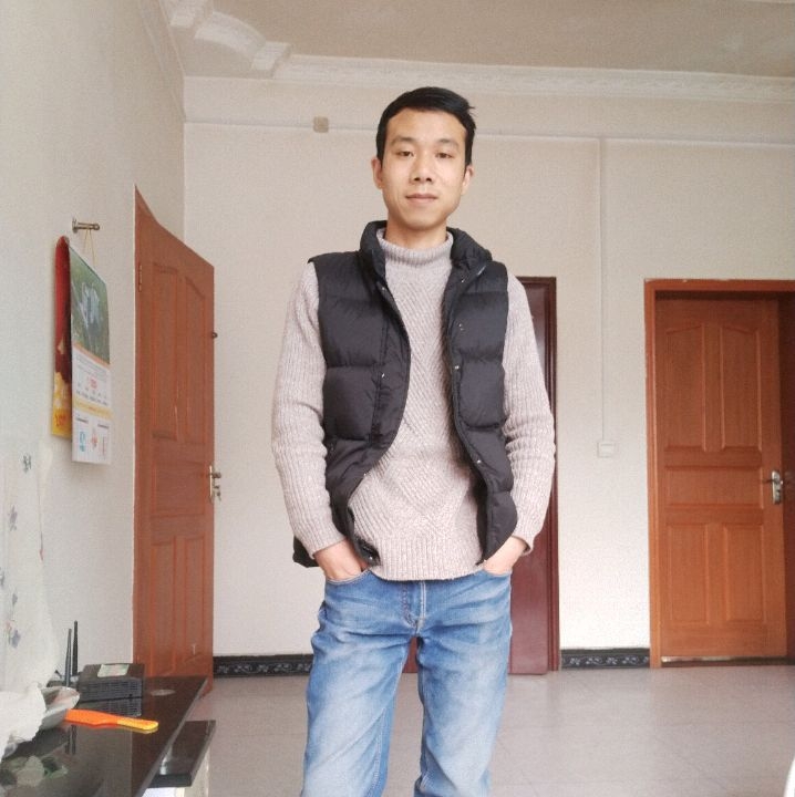 小伙子的第一张照片--宿迁相亲服务中心