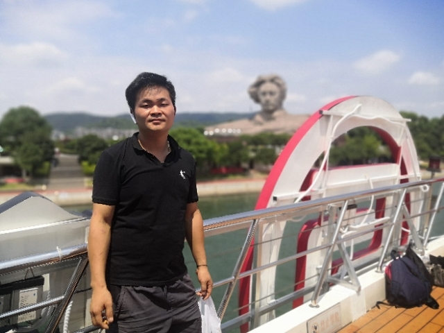 龙的传人的第一张照片--宿迁相亲服务中心