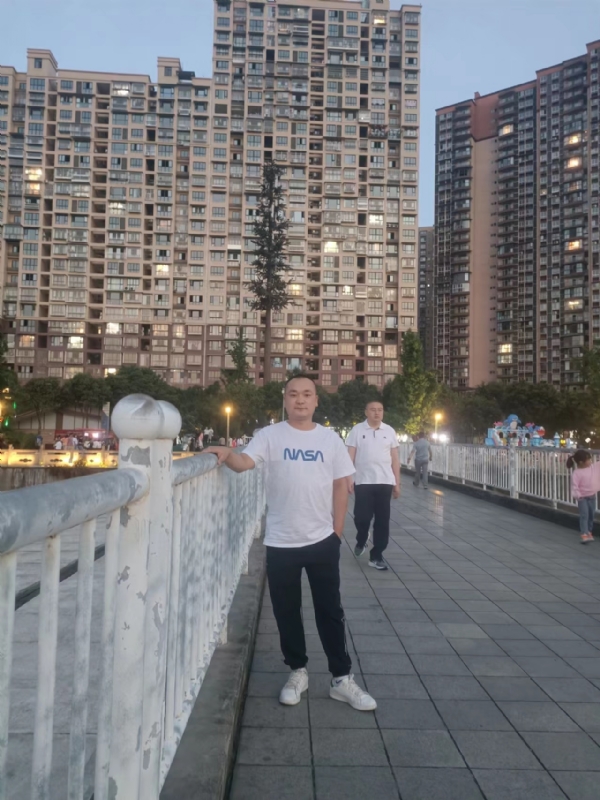 寂寞的男人的第一张照片--宿迁相亲服务中心