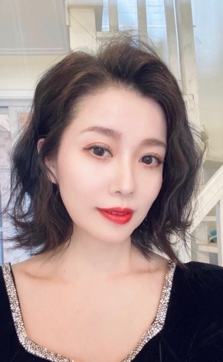 束負的第一张照片--宿迁相亲服务中心