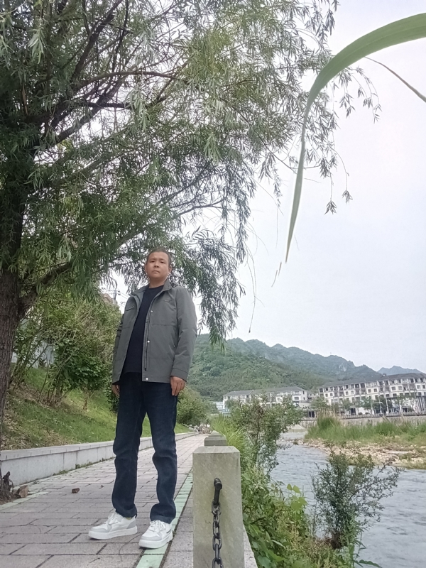 飞雪飘零的第一张照片--宿迁相亲服务中心