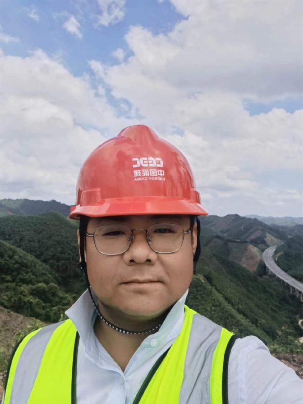 冰城小土匪的第一张照片--宿迁相亲服务中心