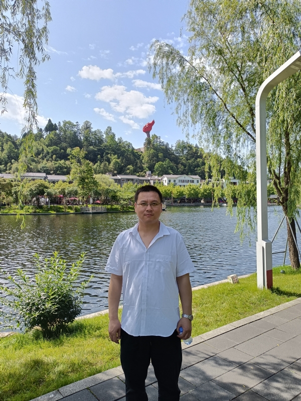 风雨相伴的第一张照片--宿迁相亲服务中心