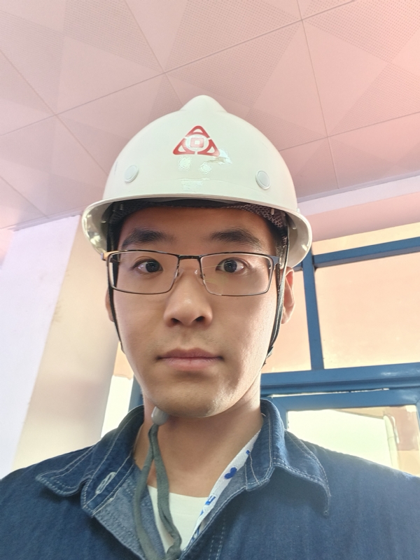 何鹏宇的第二张照片--宿迁相亲服务中心