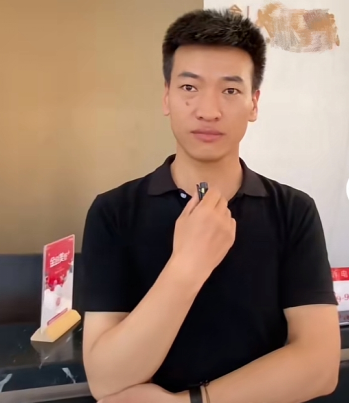 一杯梁白开的第一张照片--宿迁相亲服务中心