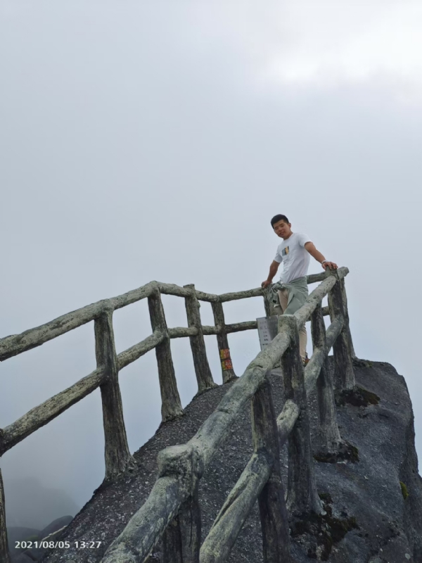 灰色轨迹的第一张照片--宿迁相亲服务中心