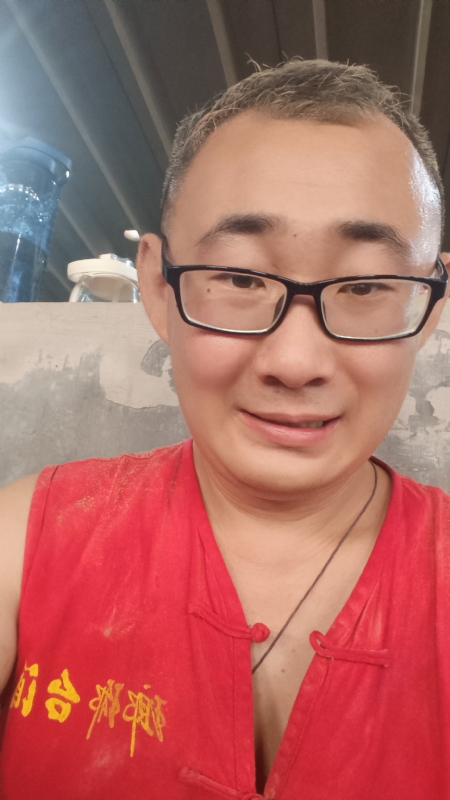 黑黑一笑的第二张照片--宿迁相亲服务中心