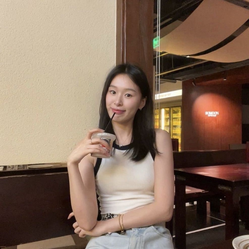 羽毛的第一张照片--宿迁相亲服务中心