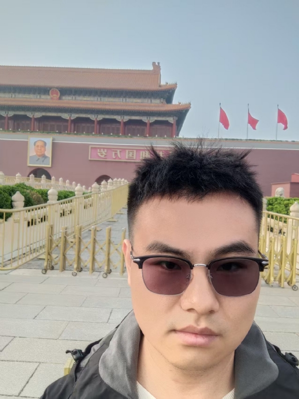 喧嚣的风的第一张照片--宿迁相亲服务中心