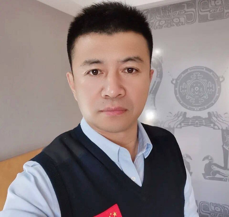 生在红旗下的第一张照片--宿迁相亲服务中心