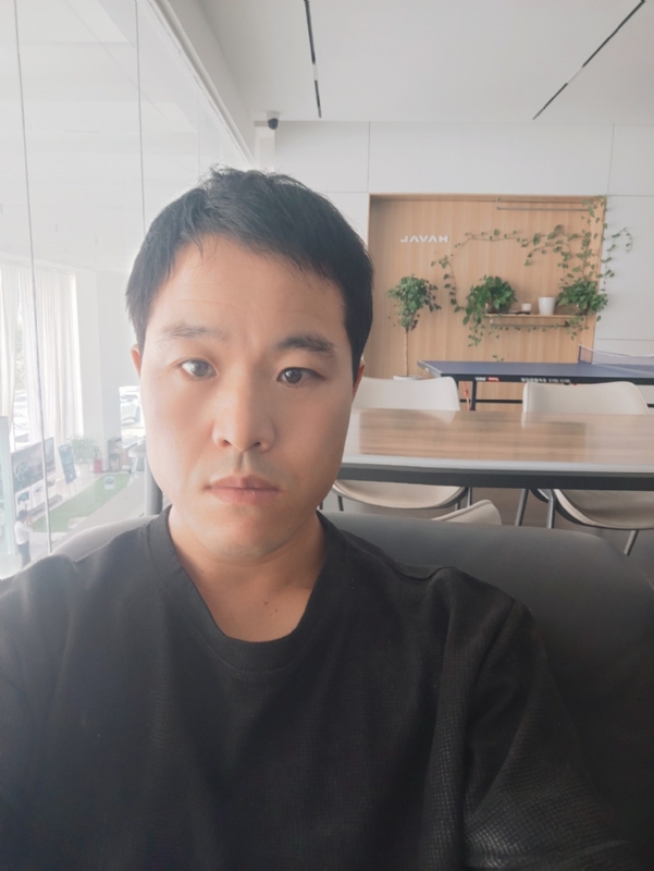 吊挂看风景的第一张照片--宿迁相亲服务中心