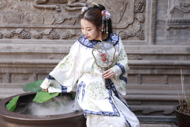 认真的雪的第一张照片--宿迁相亲服务中心